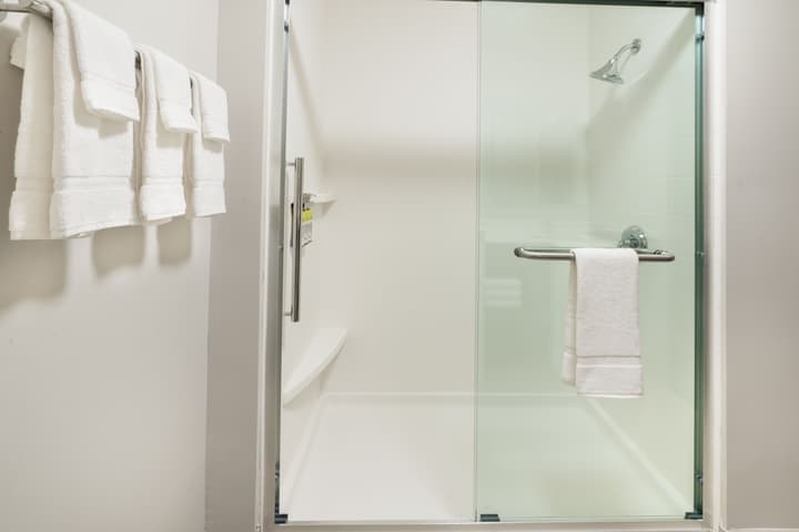 Holiday Inn Express & Suites Lake Havasu - London Bridge by IHG