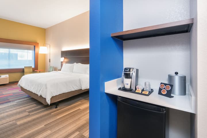 Holiday Inn Express & Suites Lake Havasu - London Bridge by IHG