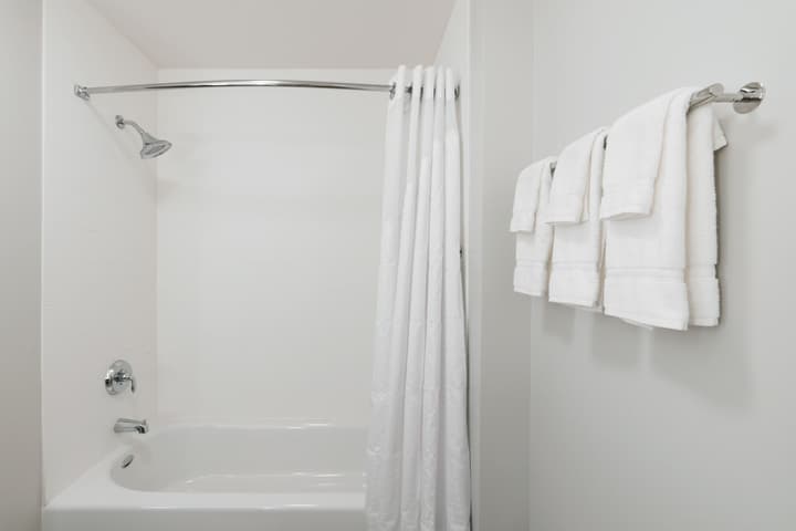 Holiday Inn Express & Suites Lake Havasu - London Bridge by IHG