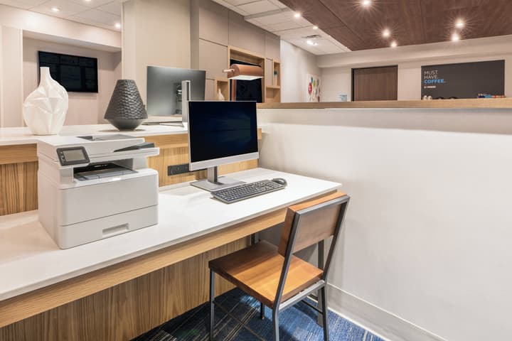 Holiday Inn Express & Suites Lake Havasu - London Bridge by IHG