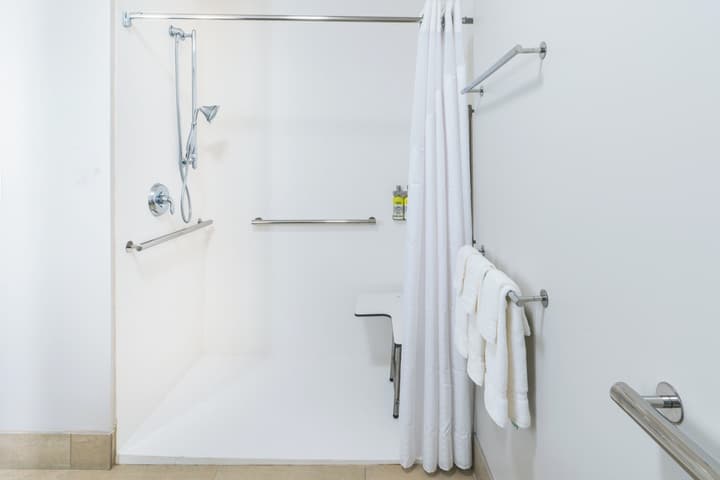 Holiday Inn Express & Suites Lake Havasu - London Bridge by IHG