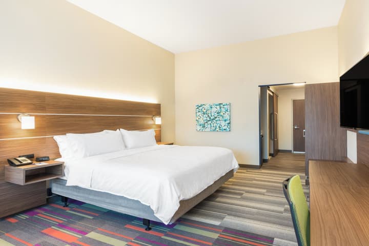 Holiday Inn Express & Suites Lake Havasu - London Bridge by IHG