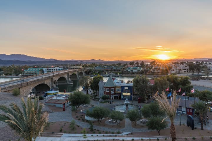 Holiday Inn Express & Suites Lake Havasu - London Bridge by IHG