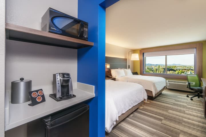 Holiday Inn Express & Suites Lake Havasu - London Bridge by IHG