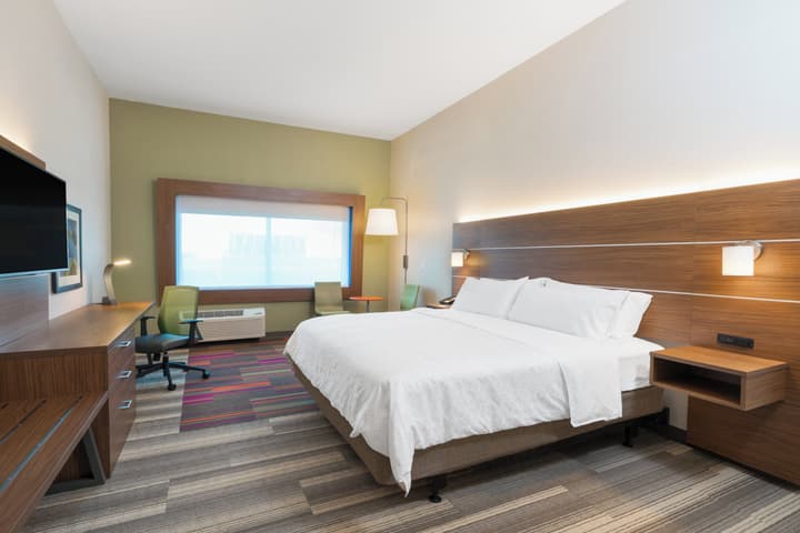 Holiday Inn Express & Suites Lake Havasu - London Bridge by IHG