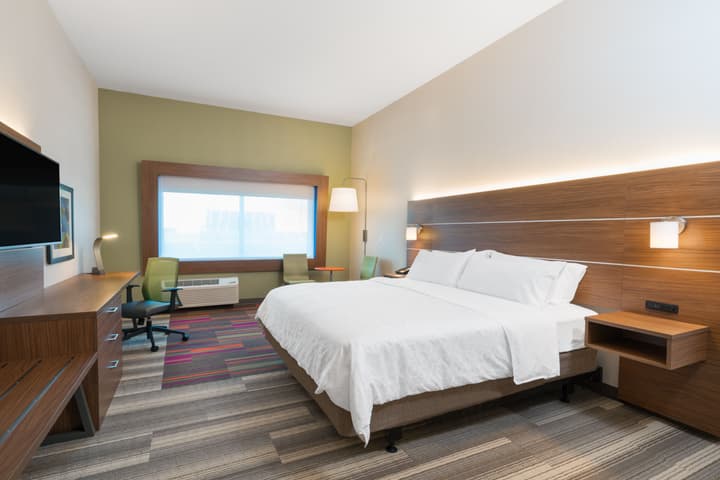 Holiday Inn Express & Suites Lake Havasu - London Bridge by IHG