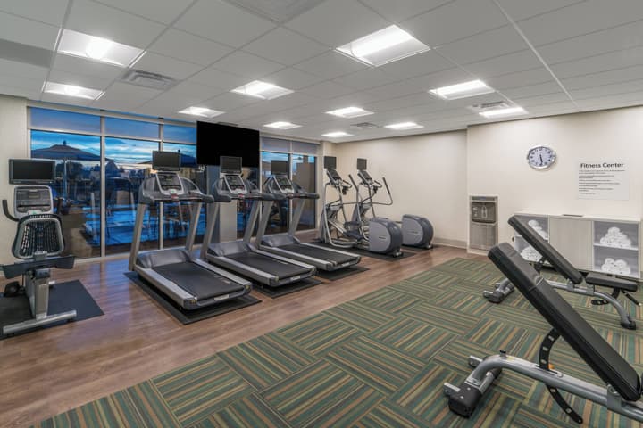 Holiday Inn Express & Suites Lake Havasu - London Bridge by IHG