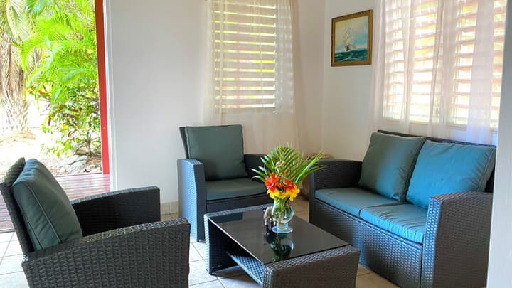 The Greenside Cottages - Private Tropical Garden - Residential area 5 mins from the beach