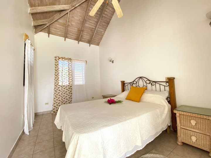 The Greenside Cottages - Private Tropical Garden - Residential area 5 mins from the beach