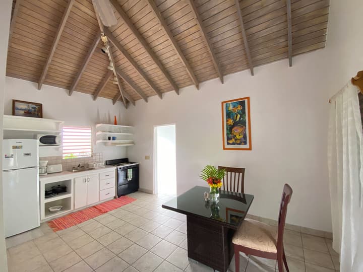 The Greenside Cottages - Private Tropical Garden - Residential area 5 mins from the beach