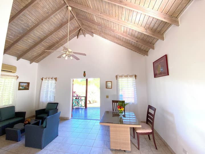 The Greenside Cottages - Private Tropical Garden - Residential area 5 mins from the beach