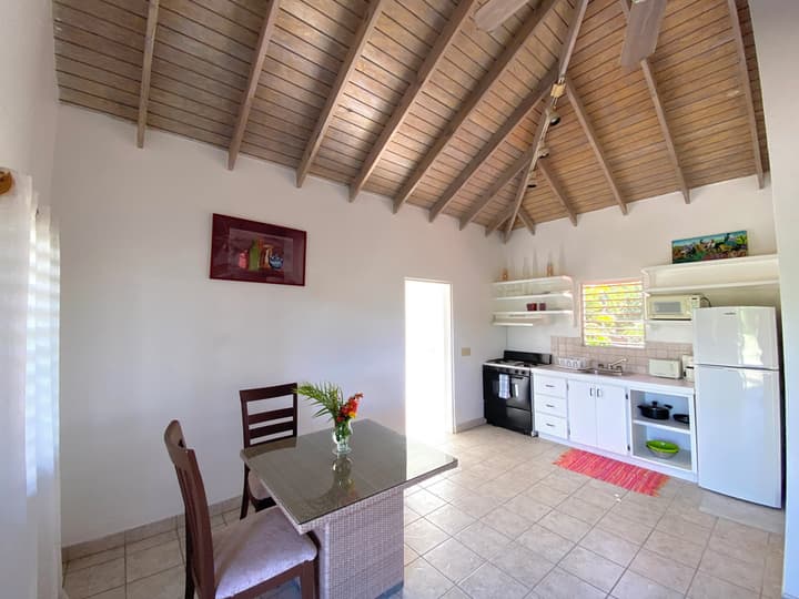 The Greenside Cottages - Private Tropical Garden - Residential area 5 mins from the beach