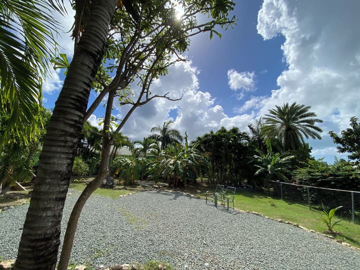 The Greenside Cottages - Private Tropical Garden - Residential area 5 mins from the beach