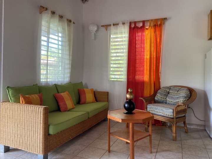 The Greenside Cottages - Private Tropical Garden - Residential area 5 mins from the beach