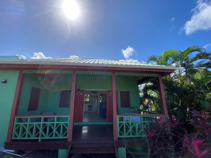 The Greenside Cottages - Private Tropical Garden - Residential area 5 mins from the beach