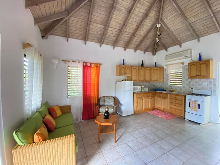 The Greenside Cottages - Private Tropical Garden - Residential area 5 mins from the beach
