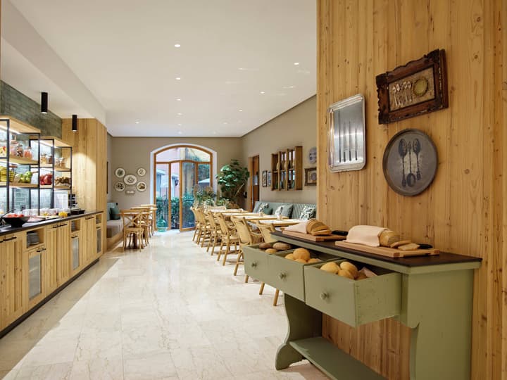 Hotel America