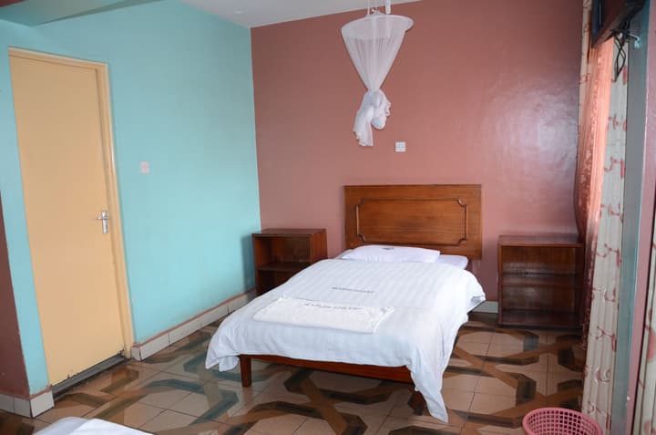 Nyam Hotel