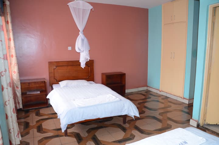 Nyam Hotel