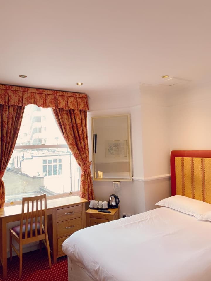 Hyde Park Radnor Hotel