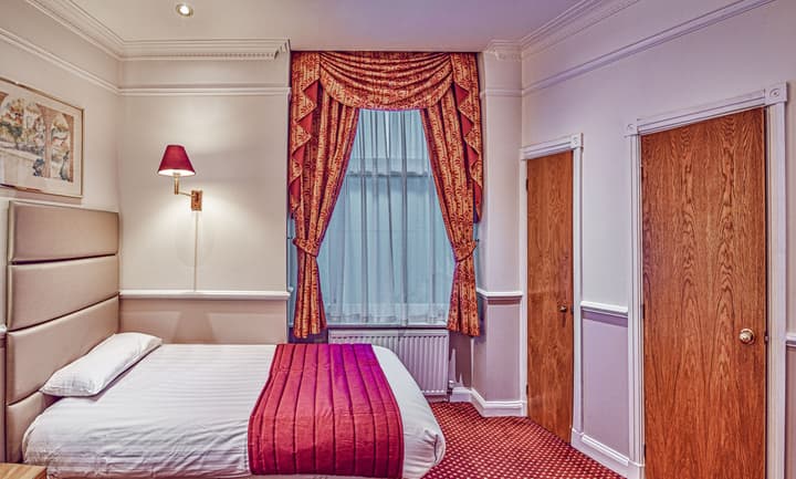 Hyde Park Radnor Hotel