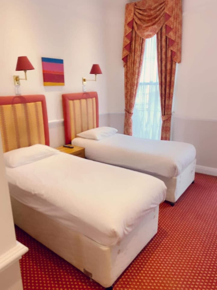 Hyde Park Radnor Hotel
