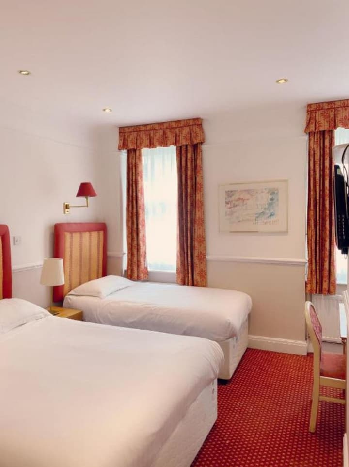 Hyde Park Radnor Hotel