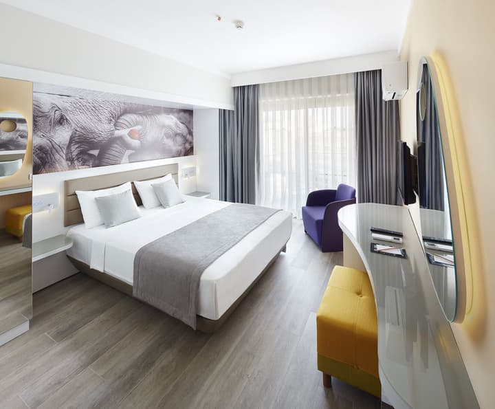Lalila Blue Suites