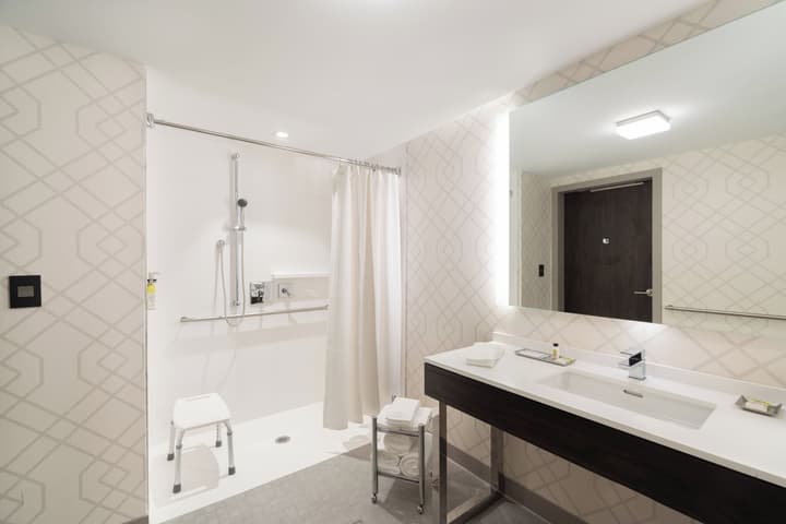 Holiday Inn Boston Logan Airport - Chelsea by IHG