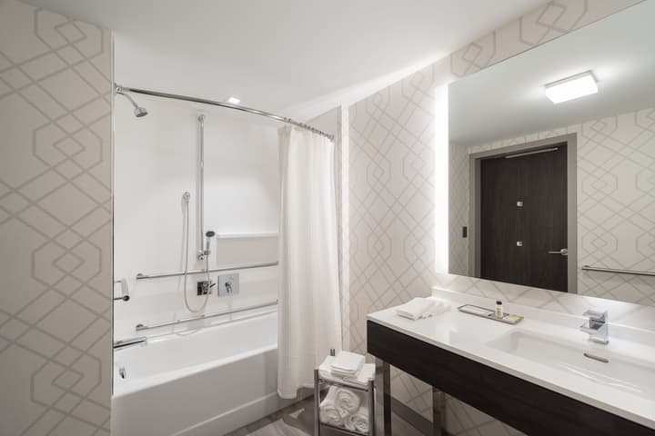 Holiday Inn Boston Logan Airport - Chelsea by IHG
