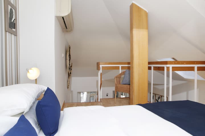 Flores Guest House