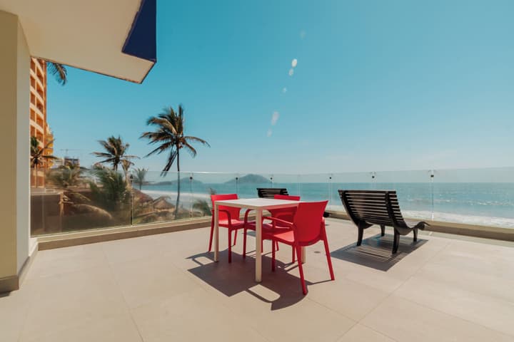 Garner Hotel Mazatlan Beach by IHG