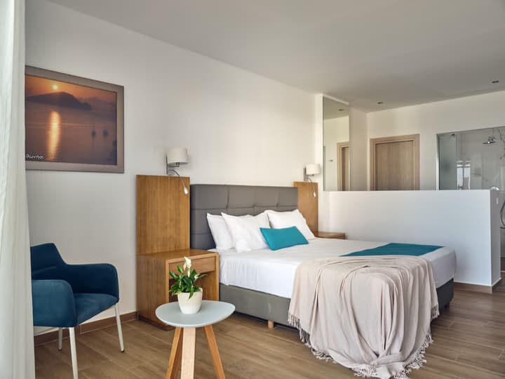 Cavo Orient Beach Hotel