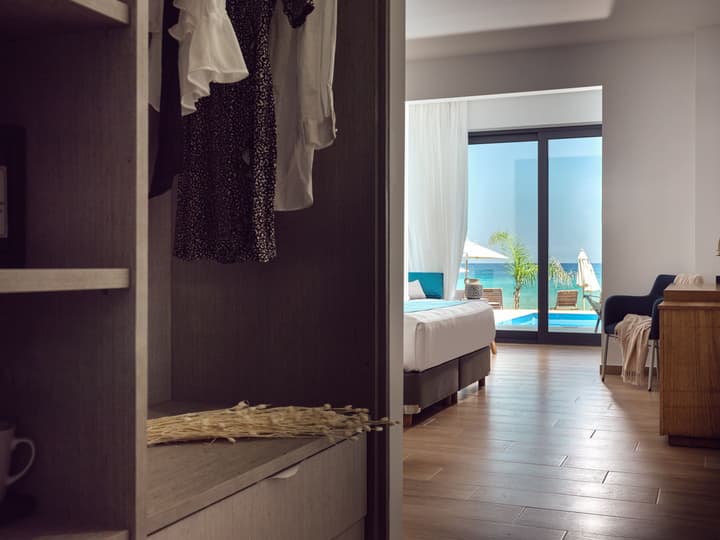 Cavo Orient Beach Hotel