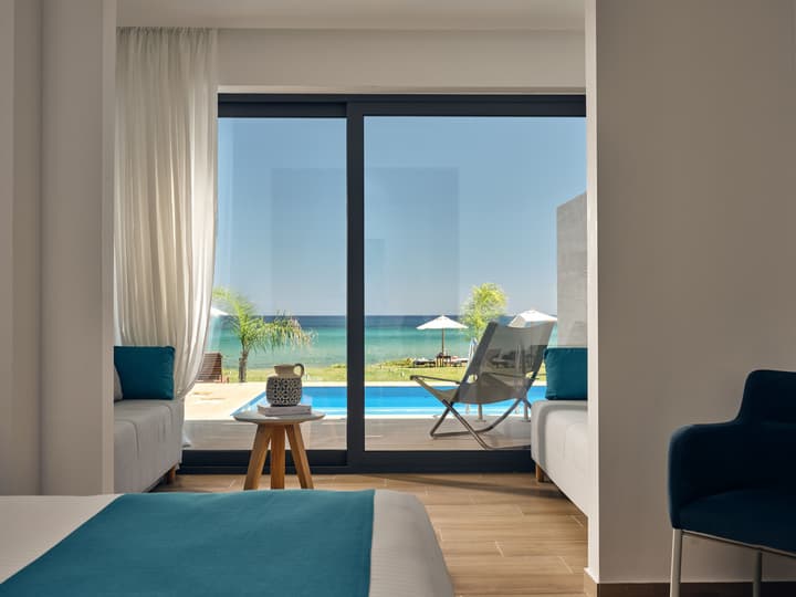 Cavo Orient Beach Hotel