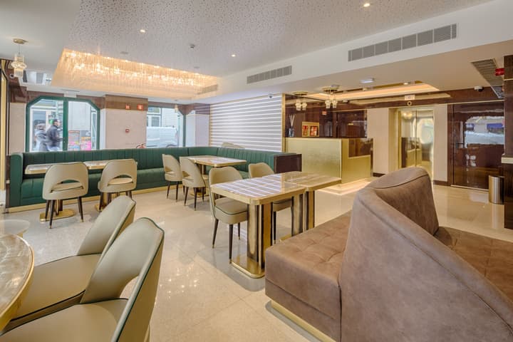 MeraPrime Gold Design Hotel