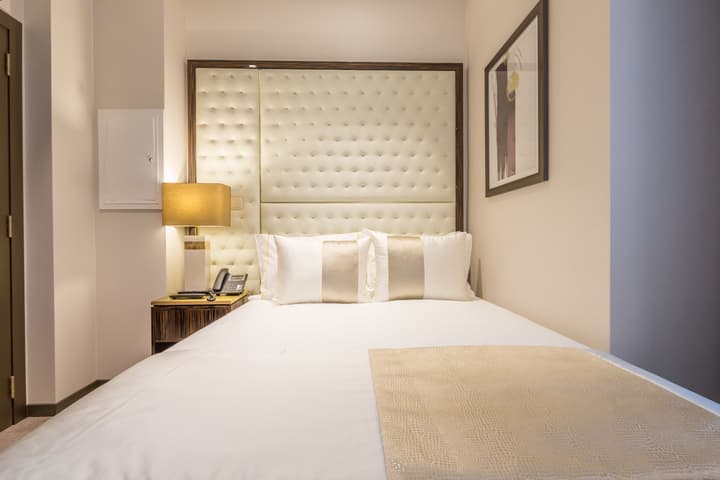 MeraPrime Gold Design Hotel
