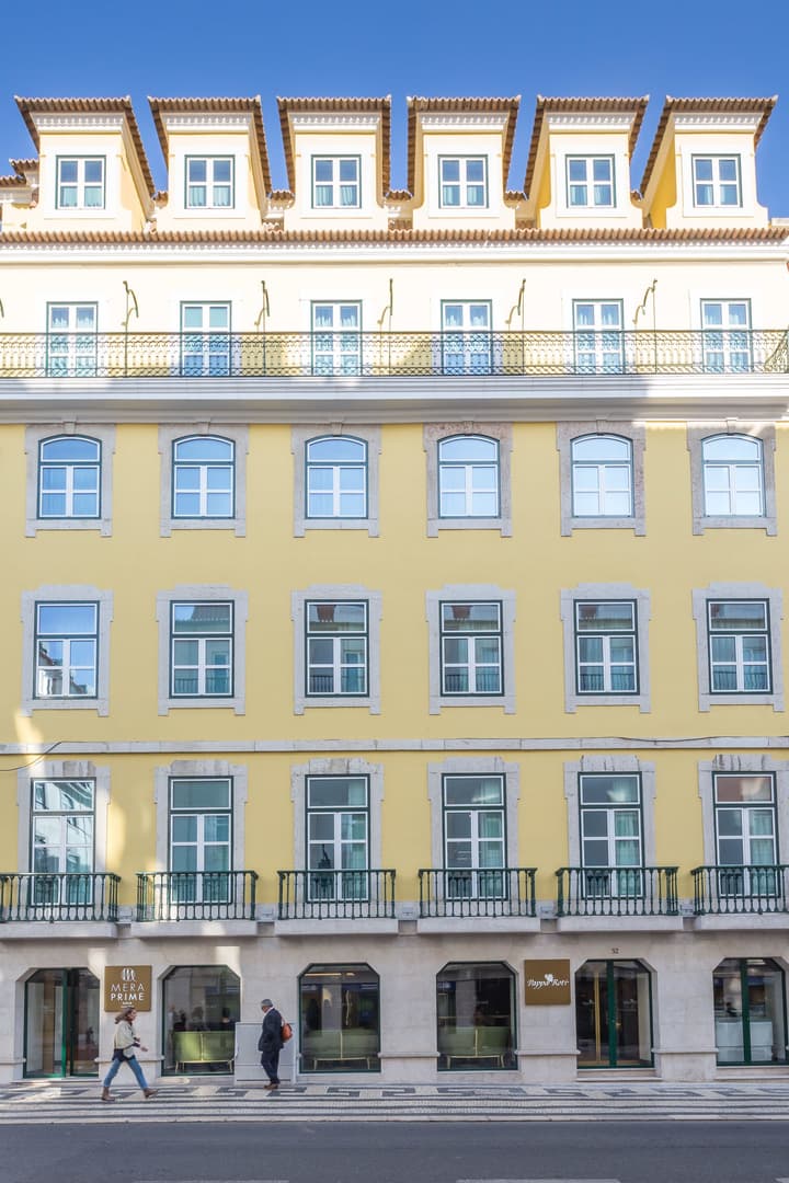 MeraPrime Gold Design Hotel