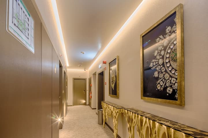 MeraPrime Gold Design Hotel