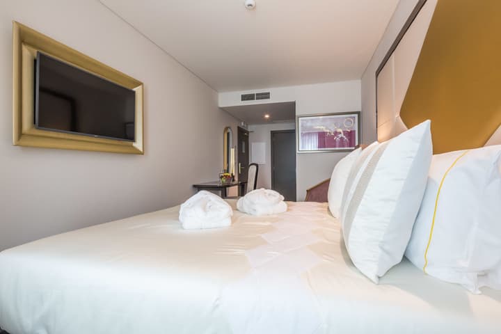 MeraPrime Gold Design Hotel