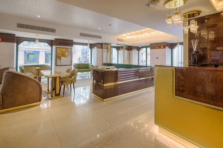 MeraPrime Gold Design Hotel