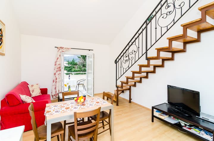 Nikola Apartments