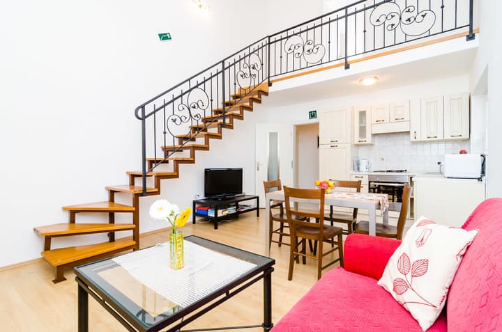 Nikola Apartments