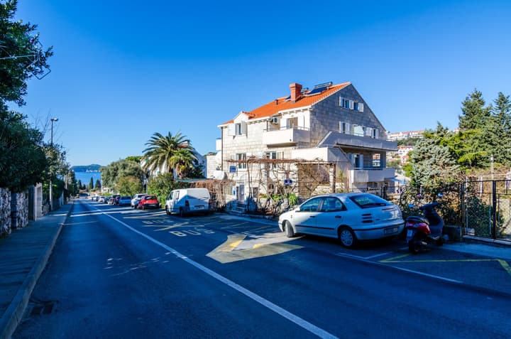 Nikola Apartments