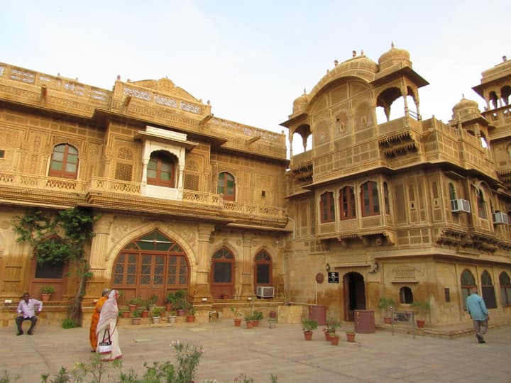 Gaji Hotel