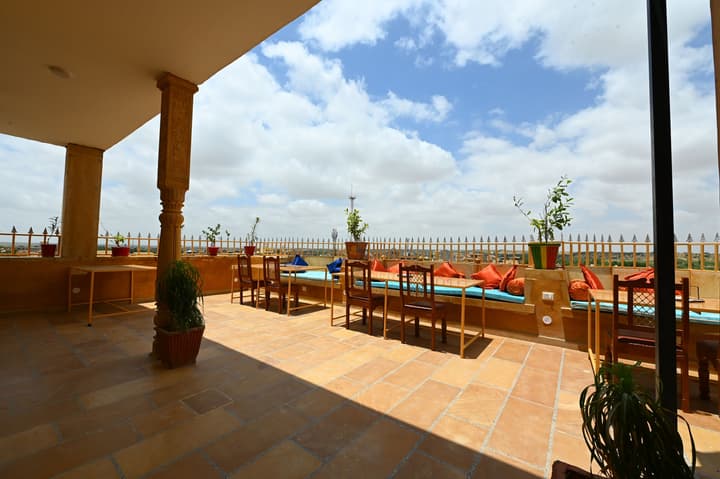 Gaji Hotel