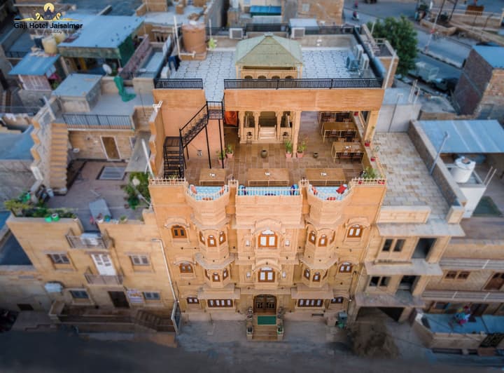 Gaji Hotel