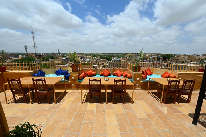 Gaji Hotel
