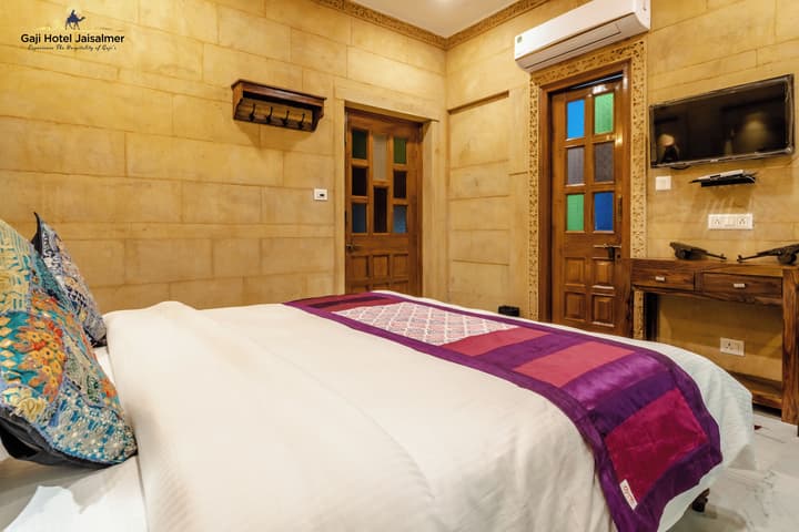 Gaji Hotel