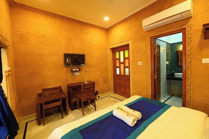 Gaji Hotel
